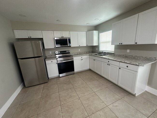 Building Photo - Carmen Ave - Fourplex