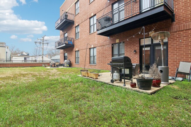 Building Photo - 4814 N Damen Ave