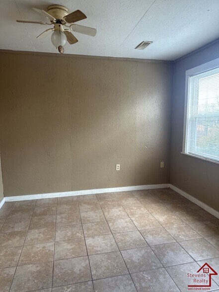 Building Photo - 620 Allie Ln