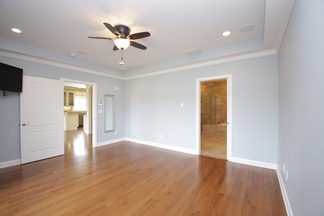 Building Photo - Beautiful Condo in Valhalla Vista