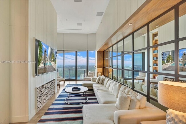 Building Photo - 15701 Collins Ave