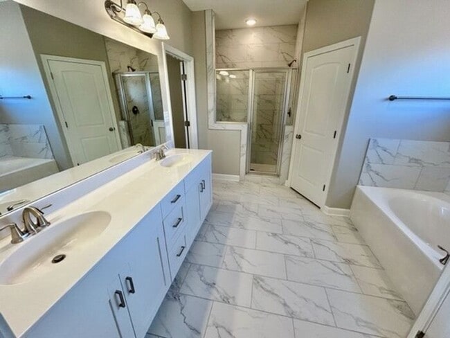 Building Photo - Now Leasing a 5-Bedroom 3 Bath Home in Hor...