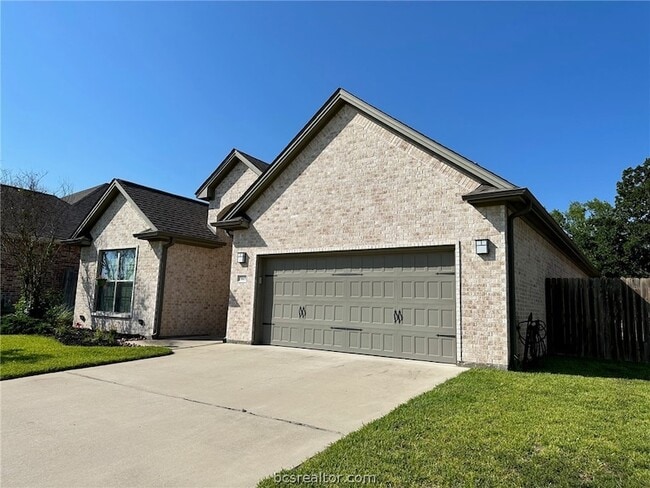 Building Photo - 15605 Long Creek Ln