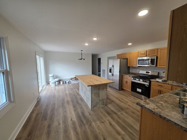 Building Photo - 3701 Bahama Dr