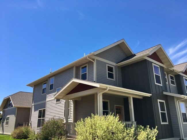 Building Photo - 2811 Blackbird Dr
