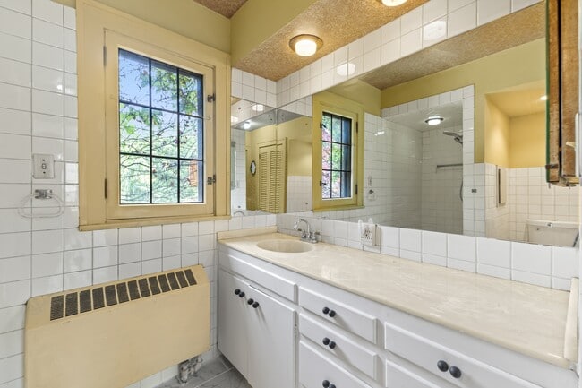 Building Photo - 2260 5th Ave