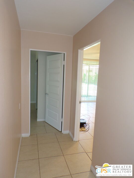 Building Photo - 2559 Whitewater Club Dr