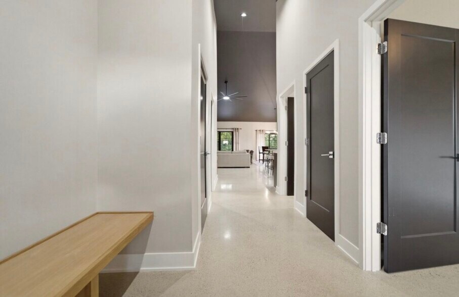 entry/hall - 331 Cherryhill St