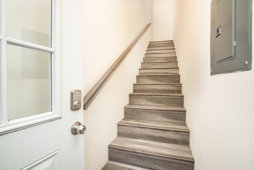 Building Photo - 14584 Highcrest Cir