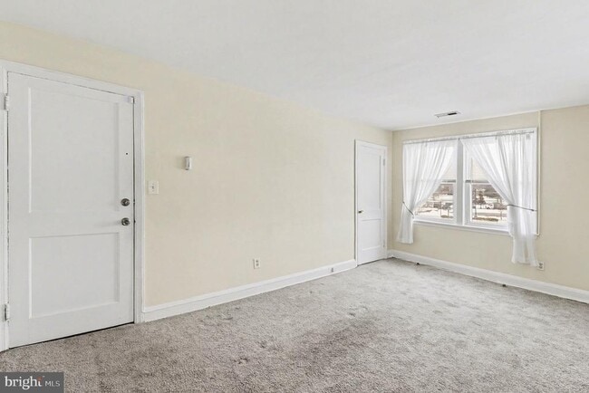 Building Photo - 1329 Taylor Ave