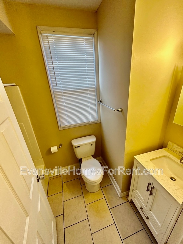 Building Photo - 1614 E Division St