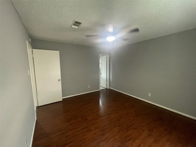 Building Photo - 9007 Bunny Run Dr