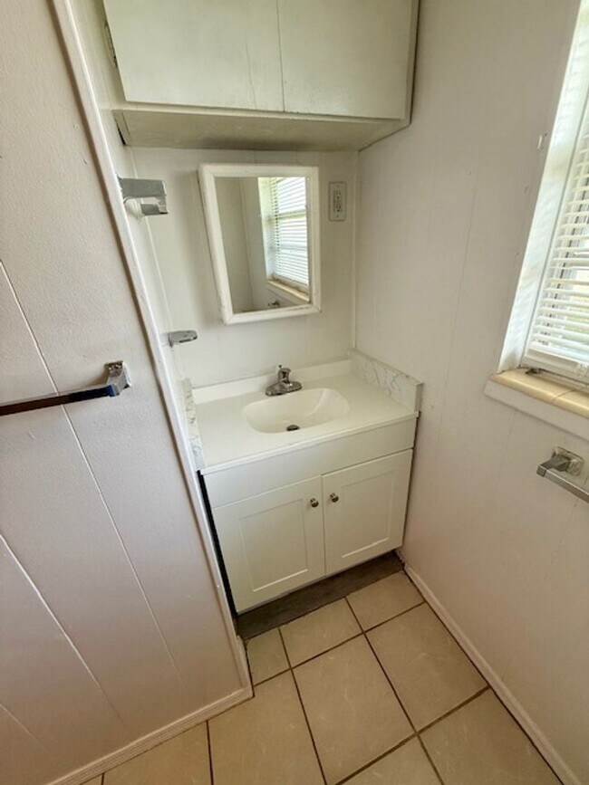 Building Photo - Applicants can take advantage of our new Security Deposit & Rent Programs.  Call our office for m...