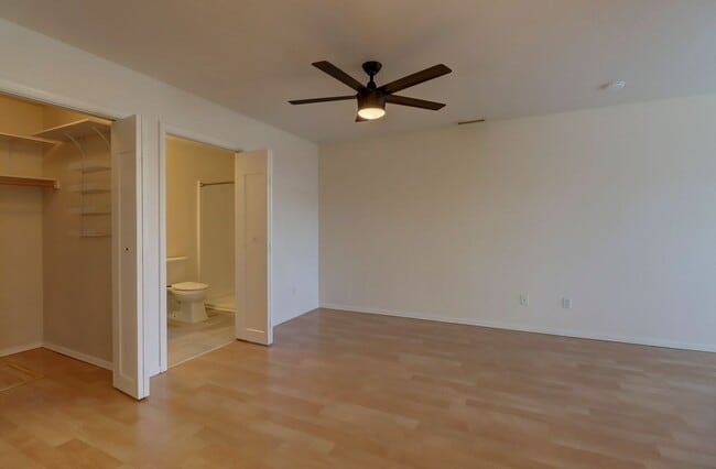 Building Photo - 2 bed 2 bath Condo in Montana Terraces