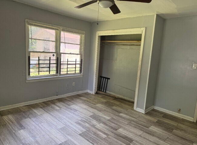 Building Photo - 2833 Walmar Dr