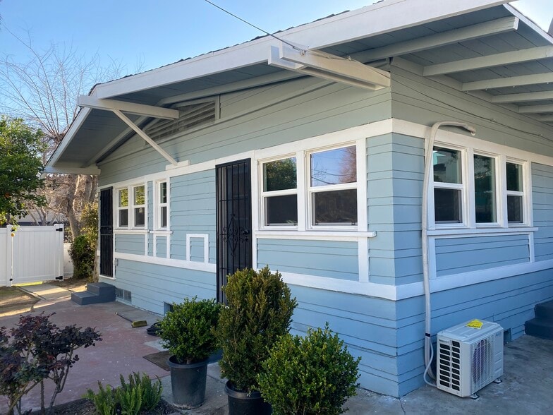 Building Photo - 1826 Lincoln Ave