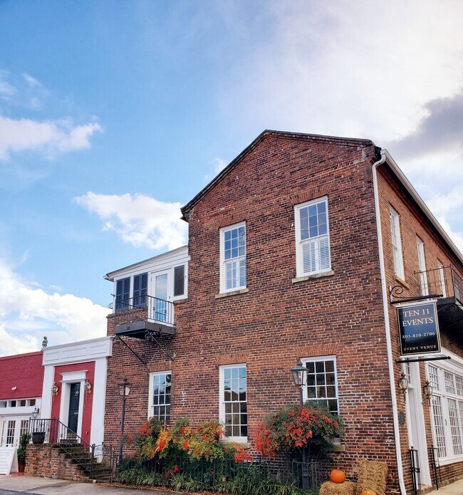 Building Photo - 8 N. Congress