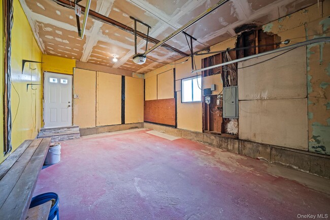 Building Photo - 45 Roslyn Rd