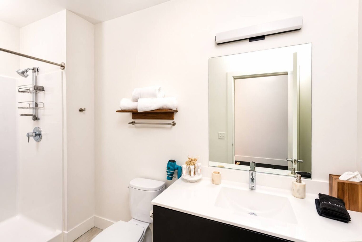 Building Photo - 550 W Juneau Ave