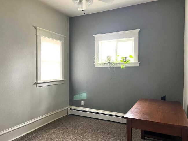 Building Photo - 819 N 5th St