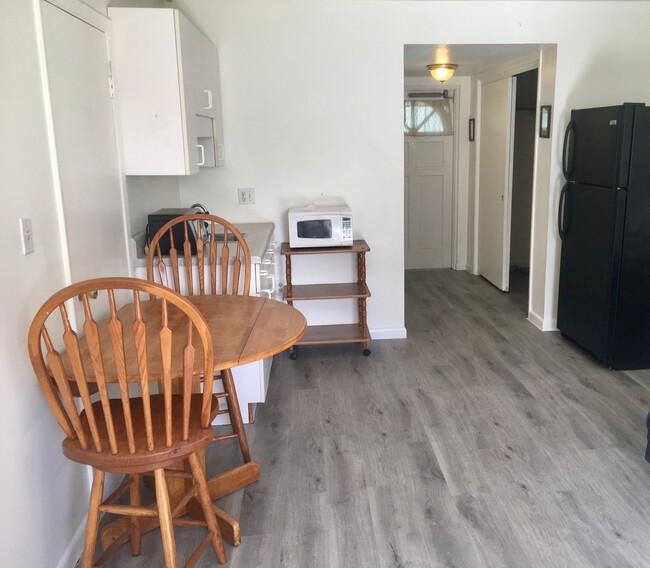Mini Kitchen - 303 Golf Villas Ct NW
