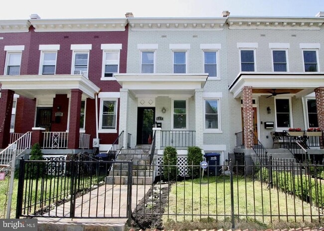 Building Photo - 627 M St NE