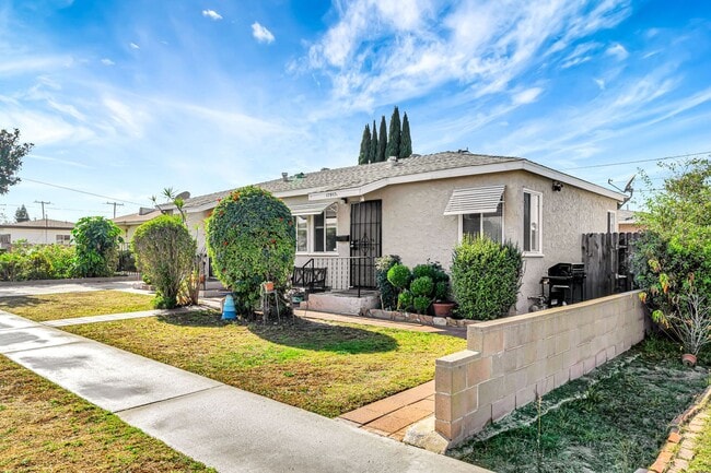 Building Photo - 17917 Evelyn Ave