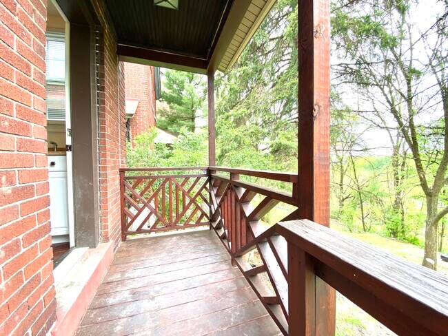 Building Photo - 468 Belonda St