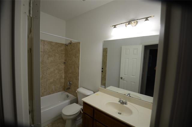 Building Photo - 3004 Glenwood Ct