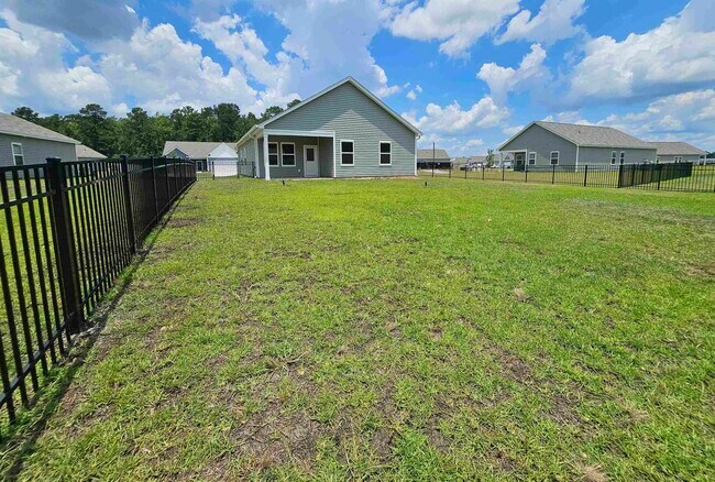 Building Photo - 423 Castillo Dr
