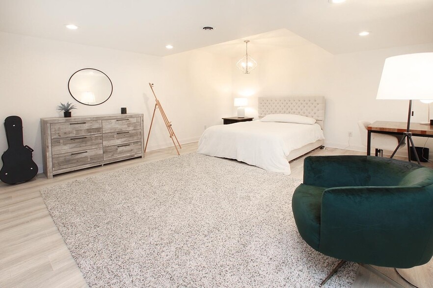 bedroom 3 - 131 Mill St