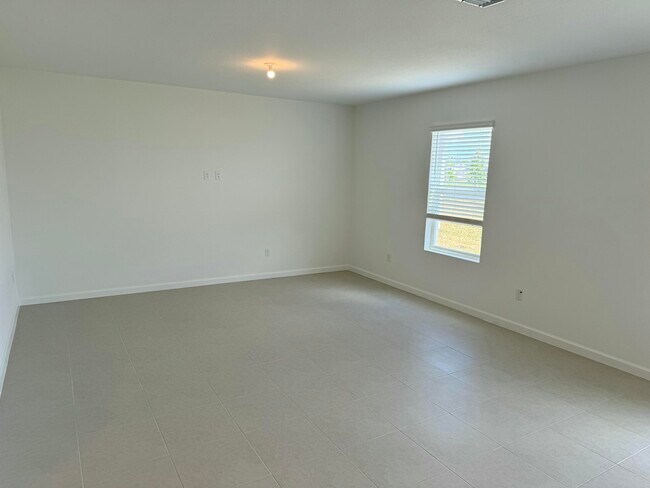 Building Photo - 10856 NW Everbreeze Dr