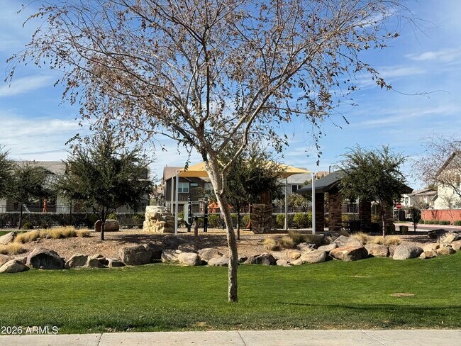 Building Photo - 1099 S Peden Dr