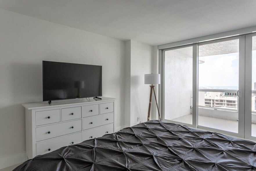 Building Photo - 601 Biscayne Blvd