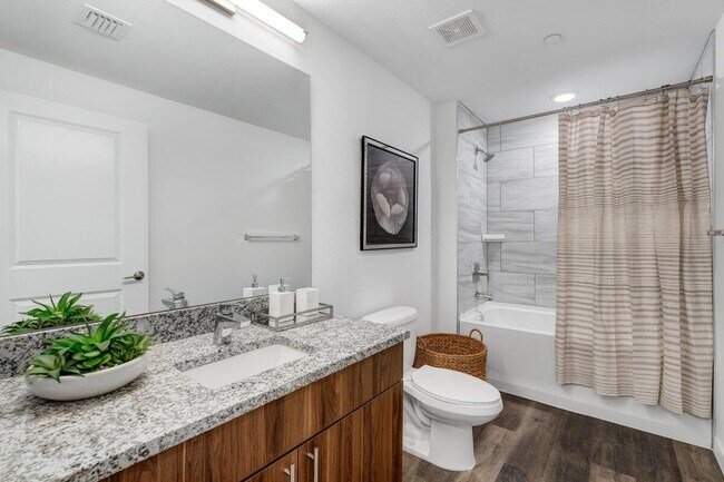 Building Photo - 4250 Lakewood Rd