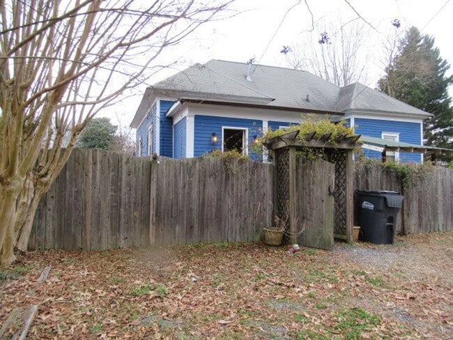 Building Photo - 416 W Montgomery St