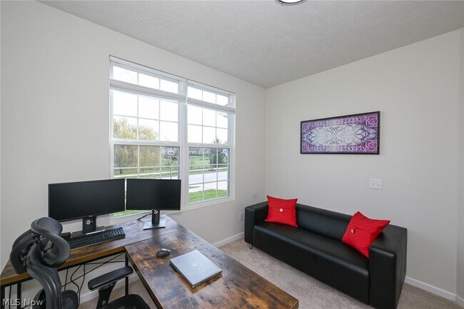 Building Photo - 4816 Lake View Dr