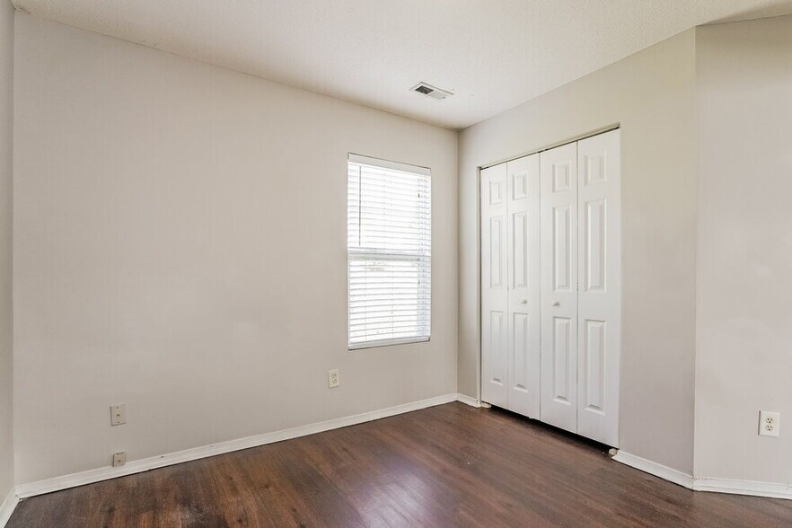 Building Photo - 953 Mailwood Dr