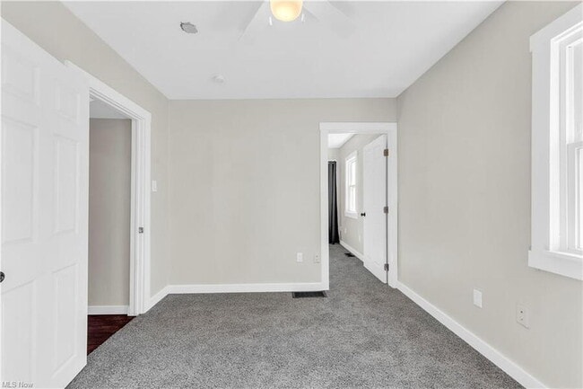 Building Photo - 4238 Laurel Rd