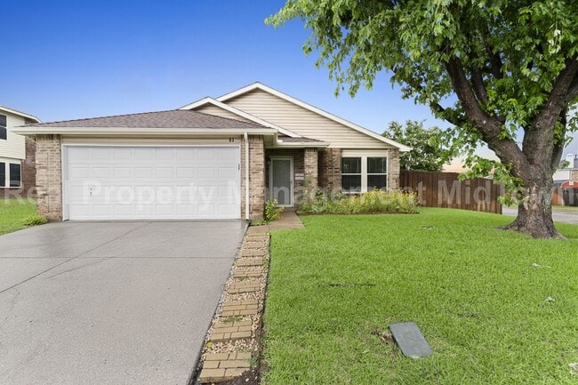 Primary Photo - Charming 3-Bedroom Home in Arlington – Man...