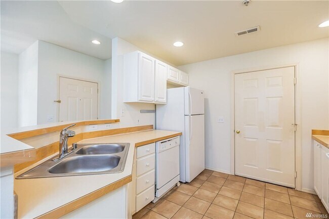 Building Photo - 2Bd/2Ba Issaquah Condo