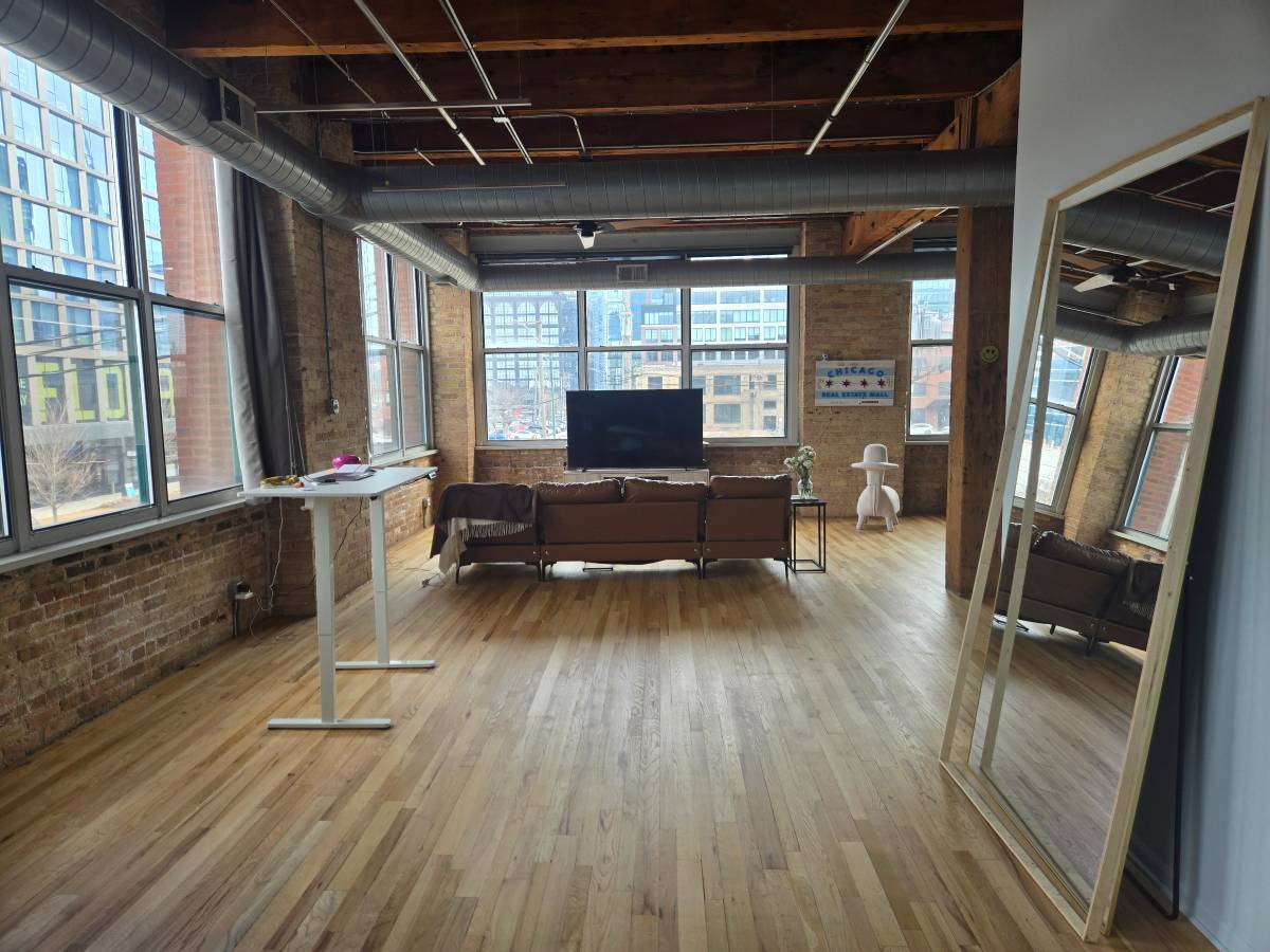 Building Photo - 312 N May St