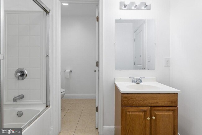 Building Photo - 1940 N Gratz St