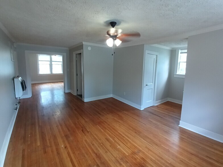 Building Photo - 405 N 16th Ave