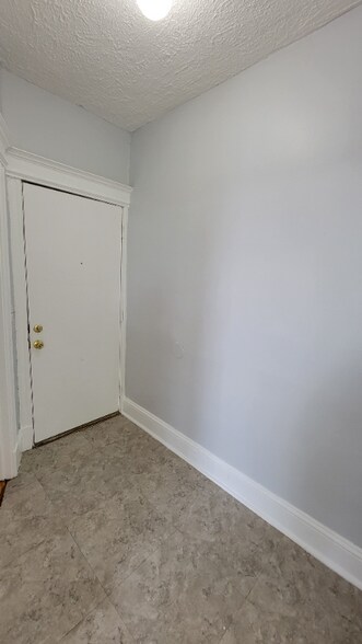 Building Photo - 464 Wethersfield Ave