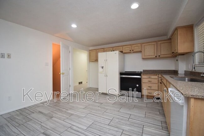 Building Photo - 3582 E Mardonna Way