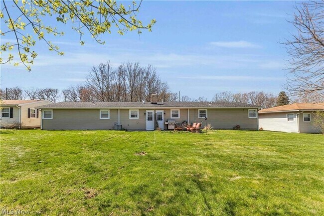 Building Photo - 2587 Jaycox Rd