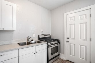 Building Photo - 8209 Bangle St