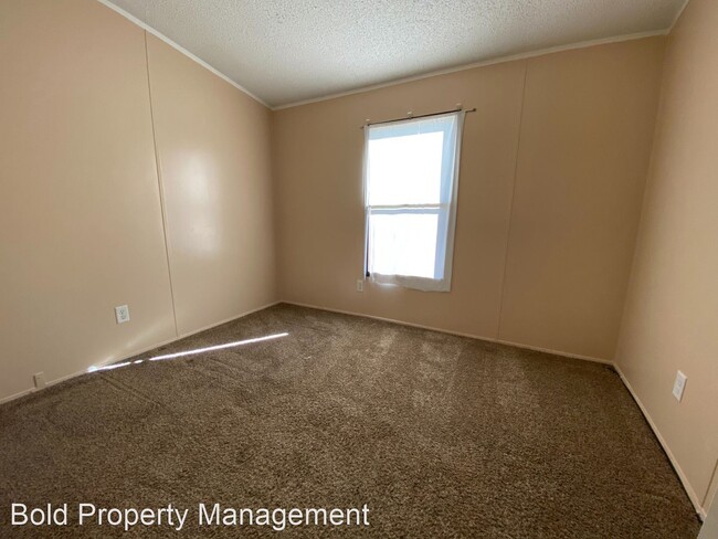 Building Photo - 3 br, 2 bath House - 7 Trailer Dr.