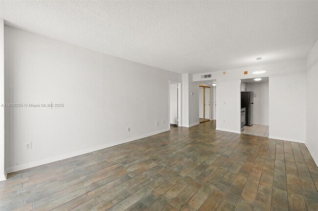 Building Photo - 2350 NE 135th St